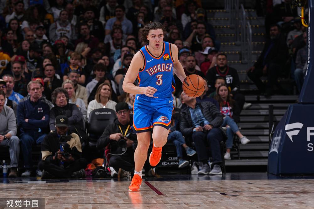 持与观众互 持与观众互